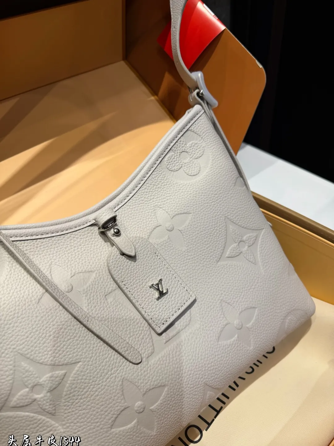 ❤️p305(礼盒包装)❤️ L家 大象灰/carryall配置有子母袋和宽肩带|新色沙丘色!高级⚠️细节细节….完美✔️搜索🔍Lv carry 购物袋size: 29*22cm(小)