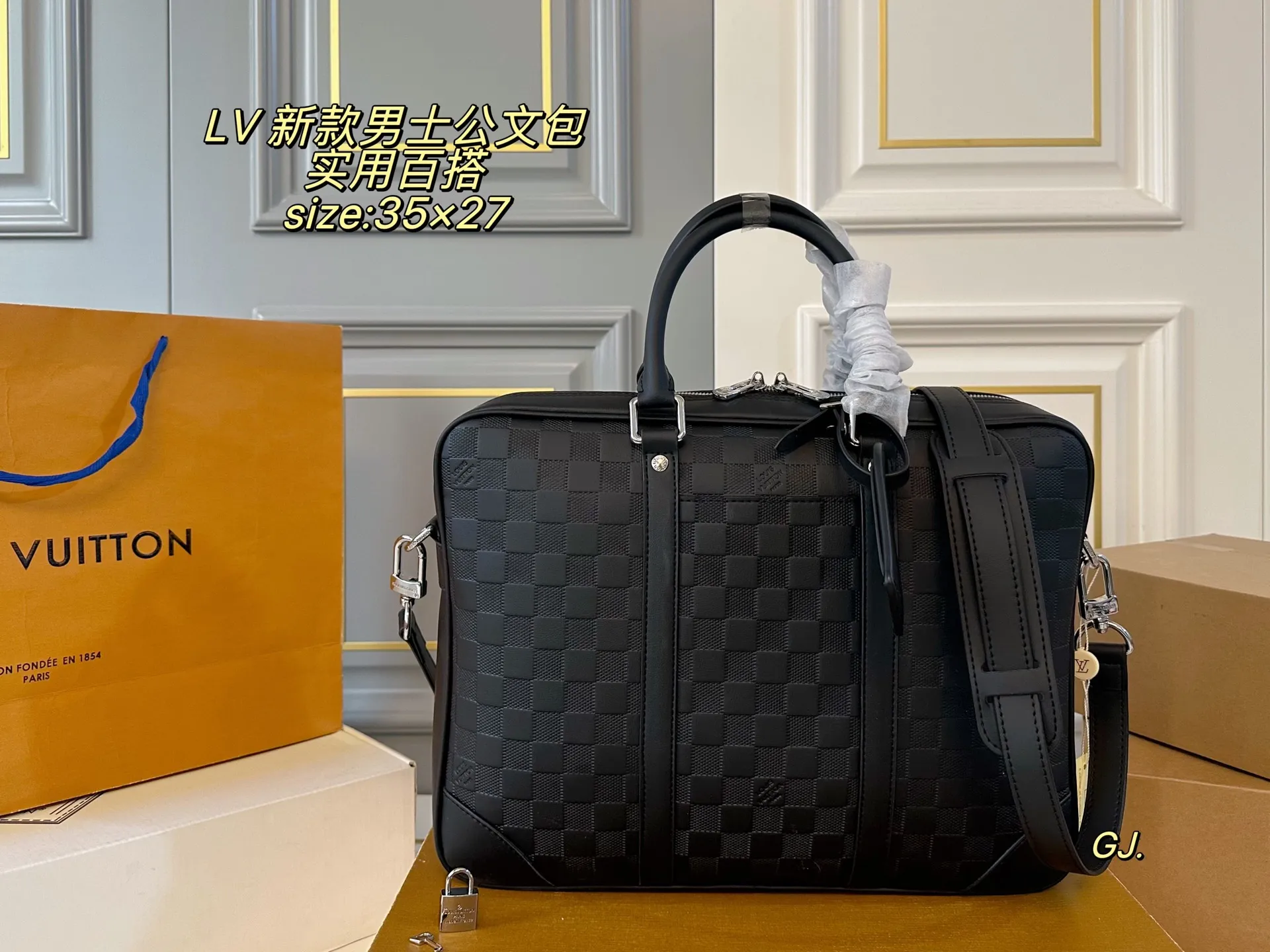 P170(无盒) size:35×27 LV 路易威登新款男包公文包❤️ 空间超可,🉑️容纳13寸笔记本 🉑️拆卸并可调节的肩带舒适肩背 实用又精致,各种场合都适合❗️