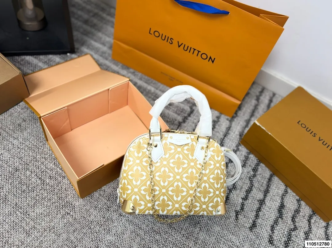 p190 配折叠盒 Lv Alma贝壳包 内敛!深沉!有味道! 这款百搭的经典手袋 依然很受现代的青睐! 尺寸:22 17