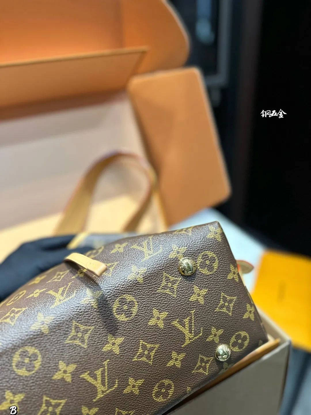 ❤️p275（折叠飞机礼盒）❤️ LV carryall老花购物袋届也有了新伙伴。Carryall=可以装下你的日常必备物品啦!单肩、腋下、手拎、斜挎，小子包还可以改造哦~和neverfull一样，一得俩!30cm