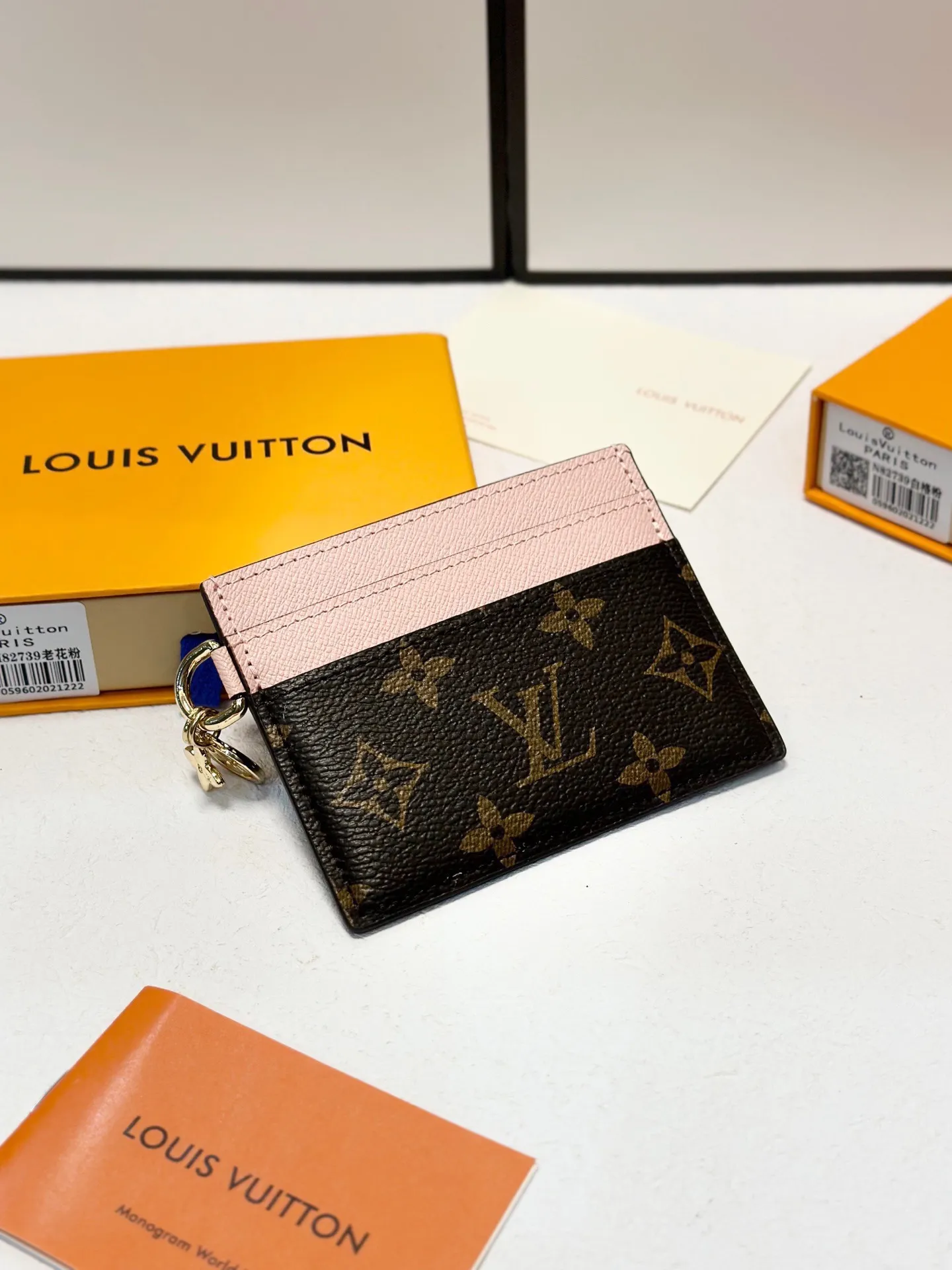 P70🎀🎀颜色 老花 老花粉 老花黑 白格🎀尺寸 10x5🎀纯皮卡包 超级自留。两用卡包钱包👛卡位钞票位 特别实用