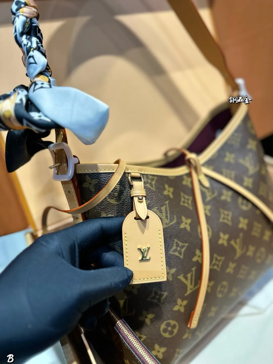 ❤️p275（折叠飞机礼盒）❤️ LV carryall老花购物袋届也有了新伙伴。Carryall=可以装下你的日常必备物品啦!单肩、腋下、手拎、斜挎，小子包还可以改造哦~和neverfull一样，一得俩!30cm