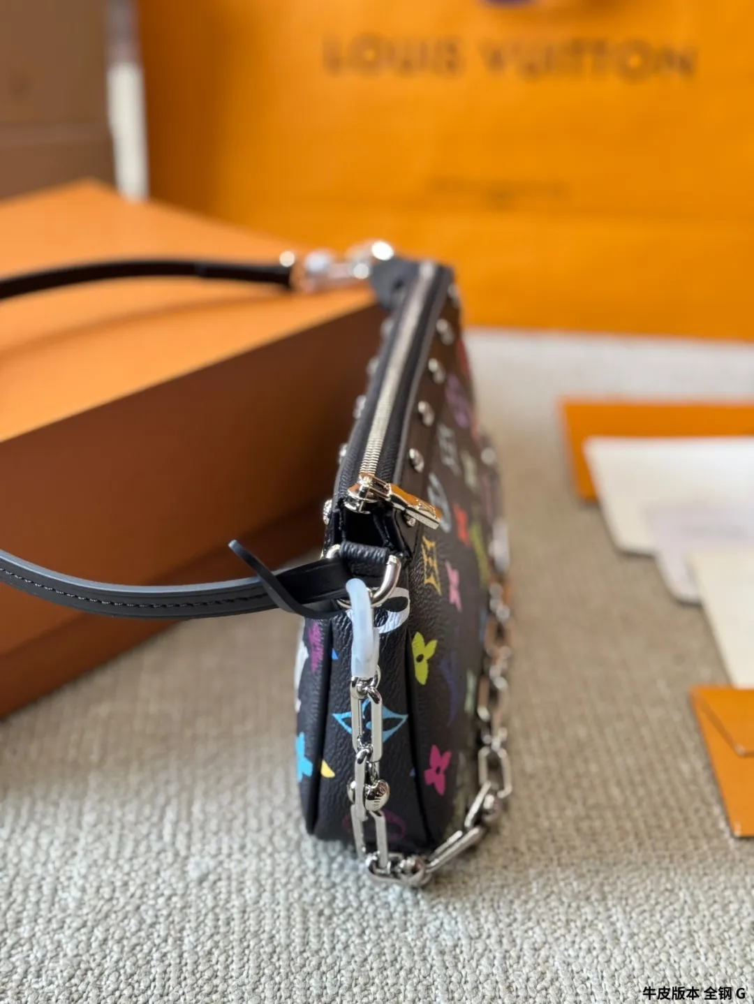 牛皮版本 全钢 p200 LV村上隆联名款麻将包 2025早春走秀款 枕头包 LV/路易威登 新款经典枕头包单肩斜挎女包 尺寸20 13cm 折叠盒包装