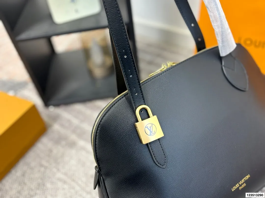 p140 无盒 LV 新款购物袋系列Low Key Hobo手袋中古系列锁头托特tote 可调节肩带点缀经典铭纹挂锁 尺寸43.26