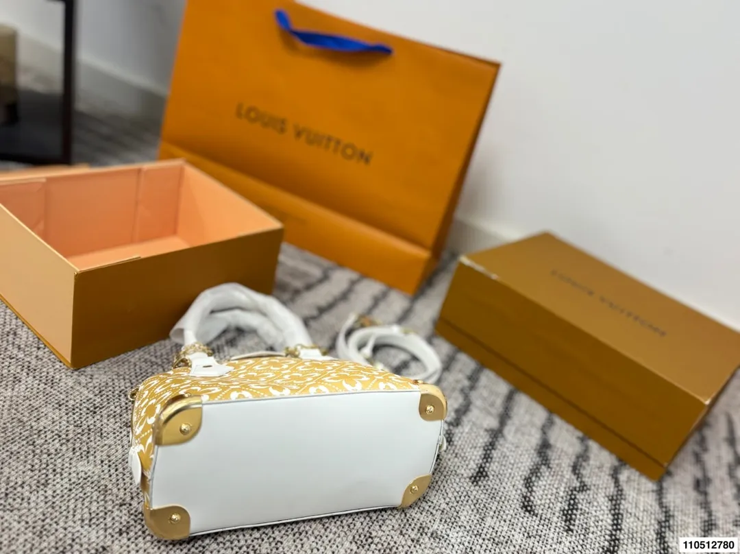 p190 配折叠盒 Lv Alma贝壳包 内敛！深沉！有味道！ 这款百搭的经典手袋 依然很受现代的青睐！ 尺寸：22 17