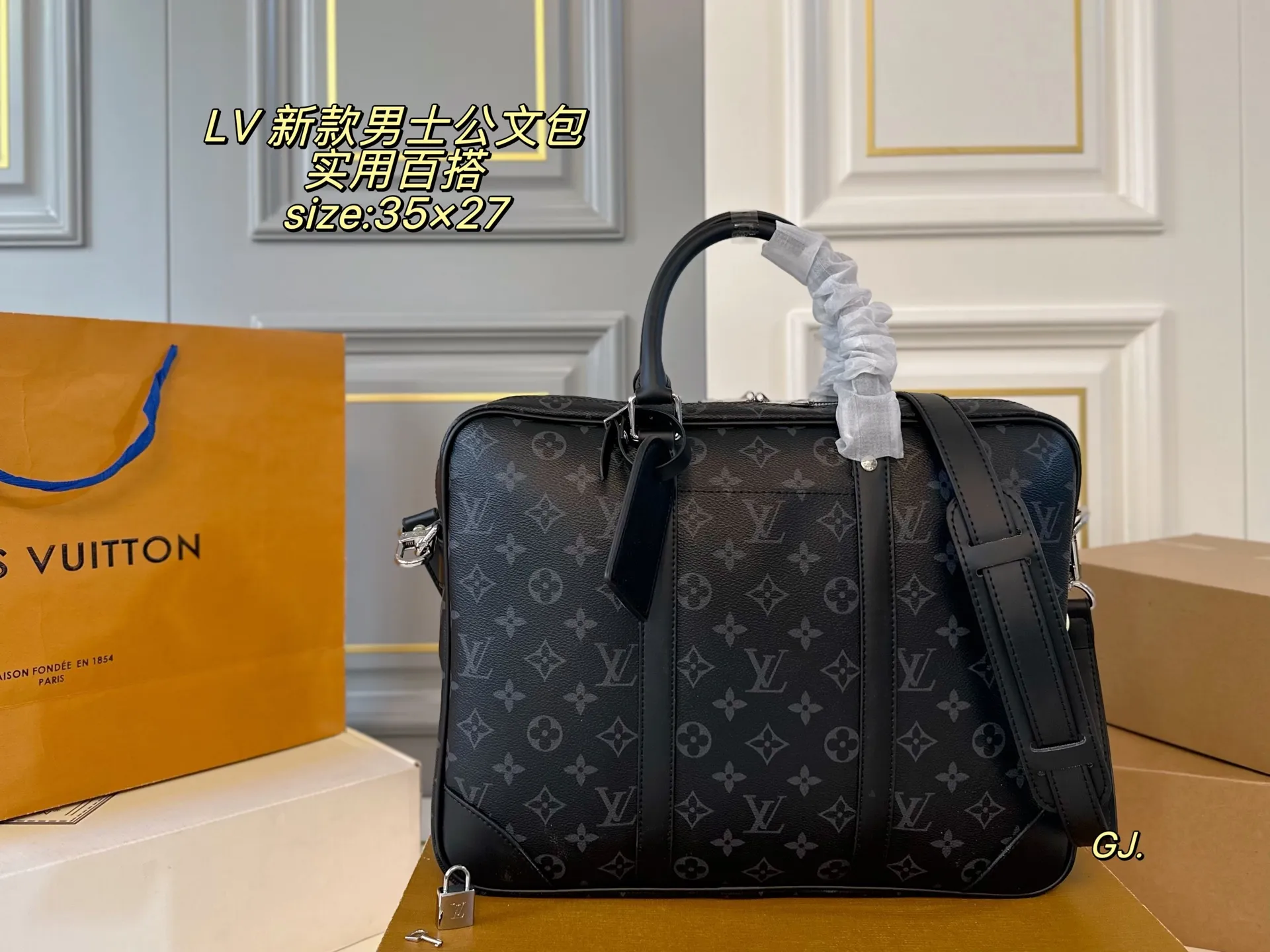 P170（无盒） size：35&times;27 LV 路易威登新款男包公文包❤️ 空间超可，🉑️容纳13寸笔记本 🉑️拆卸并可调节的肩带舒适肩背 实用又精致，各种场合都适合❗️