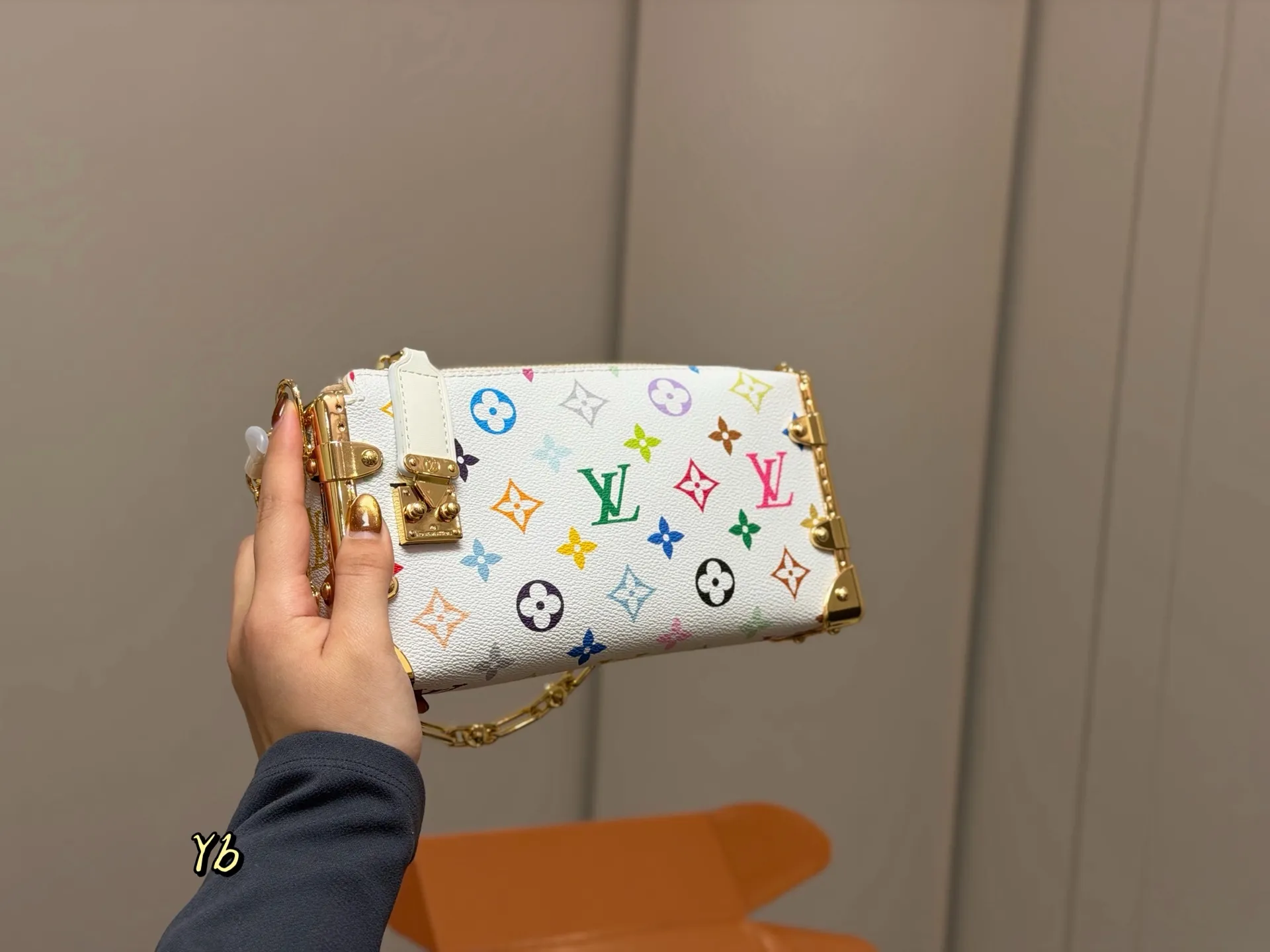 ¥225 (折叠盒➕飞机盒) size:23*11cm 超时空爆款 Lv王炸新款包 横版谷爱凌 一定要入的它! 超级洋气 upupup 搜索🔍Lv 软箱子(盒子)