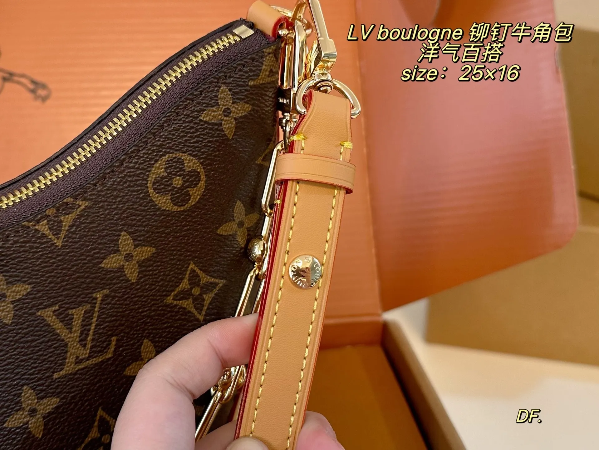 P190(折叠盒飞机盒) size:25×16 LV路易威登boulogne铆钉中古牛角包💕 经典老花配色,款式百搭! 包身轻,不显臃肿 两款肩带,背法多样~ 超级好搭配,实用性美貌兼具✅