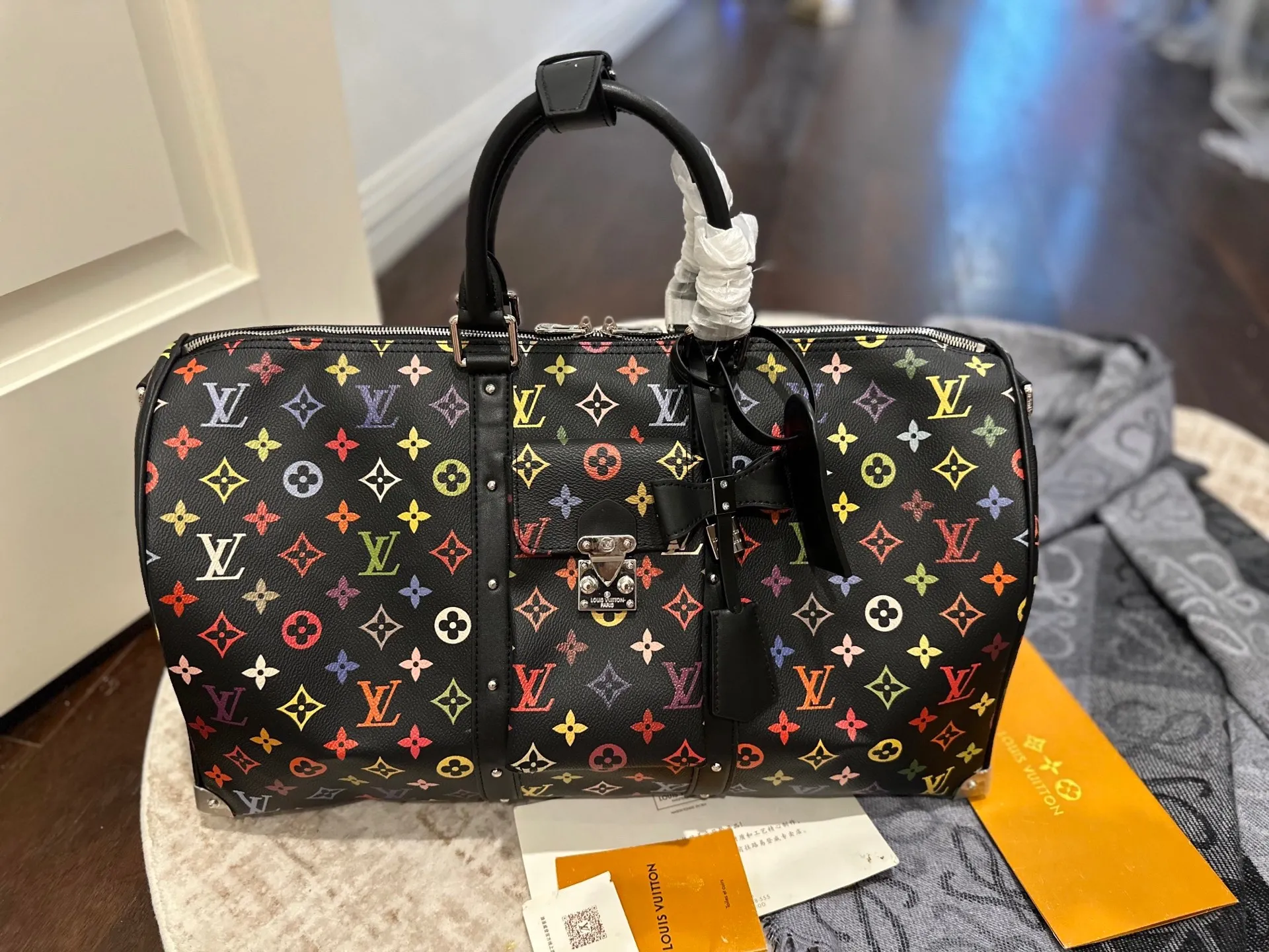 p220 尺寸 45cm 超酷中LV Keepall老花旅行袋 LVKeepall 出差旅行最常用的一只包 这是超酷的一只包 可以做健身包,也可做旅行袋 容量超级感人非常的实用! 出差三四天背这只包,衣服和洗漱用品完全足够!最主要是凹造型最棒了~ 马上爱豆出街的赶脚 路易威登Louis Vuitton 9VintageMusevie 中古店Iv keepall 老花手提包包