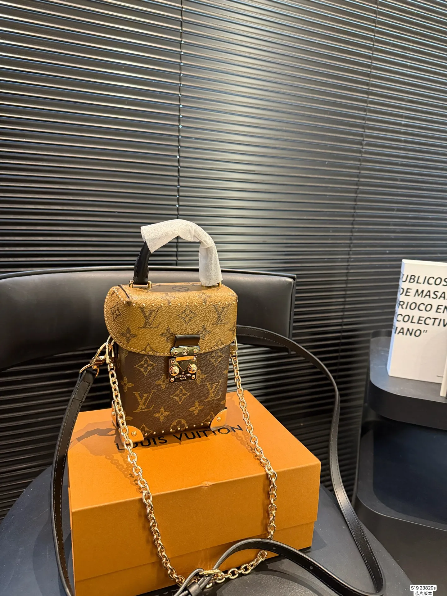 P145 配盒子 Lv手机包芯片版本 LV | 老花新款Metis手机包圃首发实拍分享LV 能放下16PROMax啦 出门特别方便 链条是和金属拼接,时髦感满满! 尺寸:12 17 货号23829s