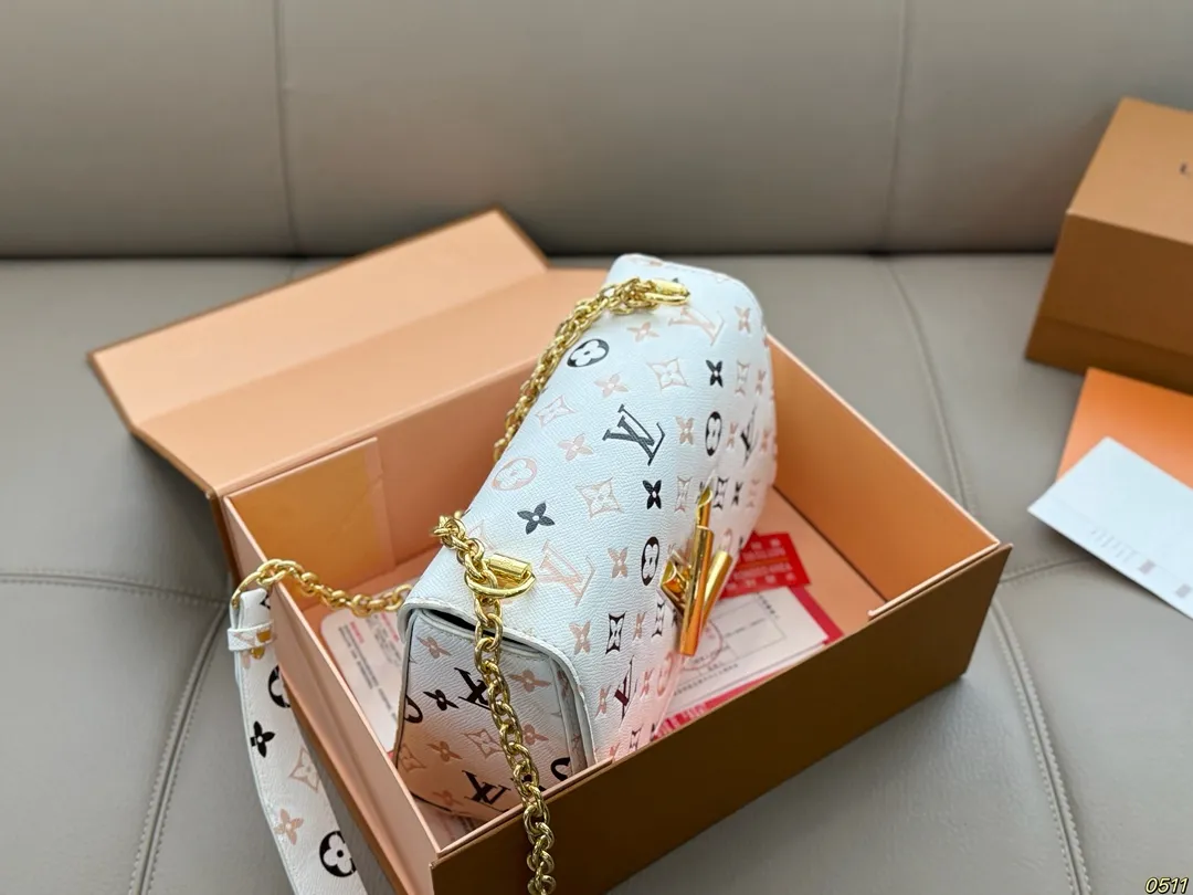 ¥145折叠盒 原版五金带logo LVTwist新款包包 复古优雅 永远的经典 正式休闲皆可 日常通勤无压力 尺寸:23 16