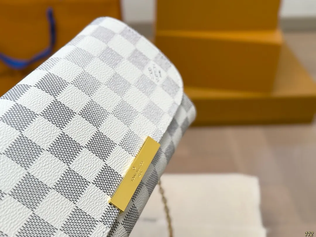 原版复刻¥140飞机盒 LV小号晚宴包 变频芯片 路易威登lv腋下包 搭配2条肩带可斜挎🛍 全新搭配 高端品质 原版面料 超级大牌的一款 上身特别洋气 喜欢的美妞抓紧自留啦 尺寸:小号21 11