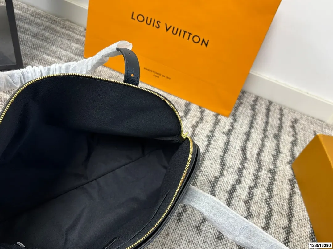 p140 无盒 LV 新款购物袋系列Low Key Hobo手袋中古系列锁头托特tote 可调节肩带点缀经典铭纹挂锁 尺寸43.26