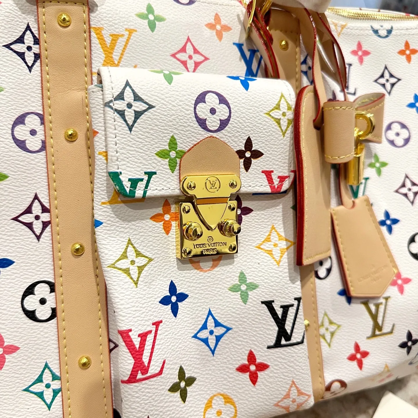 p220 尺寸 45cm 超酷中LV Keepall老花旅行袋 LVKeepall 出差旅行最常用的一只包 这是超酷的一只包 可以做健身包，也可做旅行袋 容量超级感人非常的实用! 出差三四天背这只包，衣服和洗漱用品完全足够!最主要是凹造型最棒了~ 马上爱豆出街的赶脚 路易威登Louis Vuitton 9VintageMusevie 中古店Iv keepall 老花手提包包