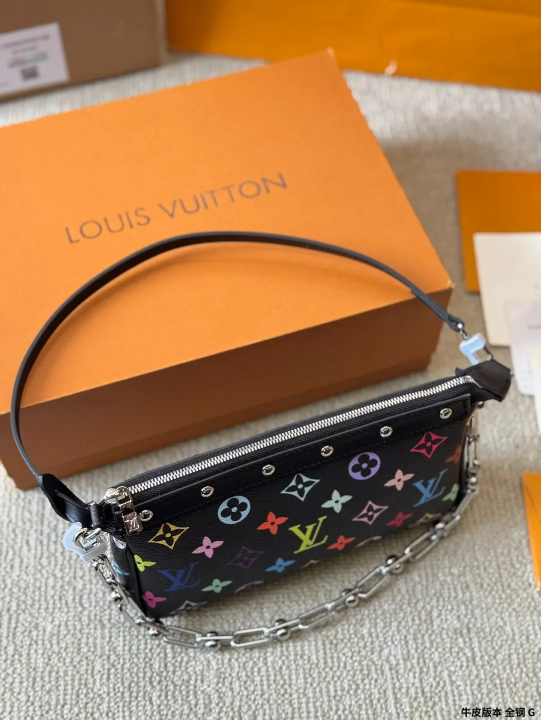 牛皮版本 全钢 p200 LV村上隆联名款麻将包 2025早春走秀款 枕头包 LV/路易威登 新款经典枕头包单肩斜挎女包 尺寸20 13cm 折叠盒包装