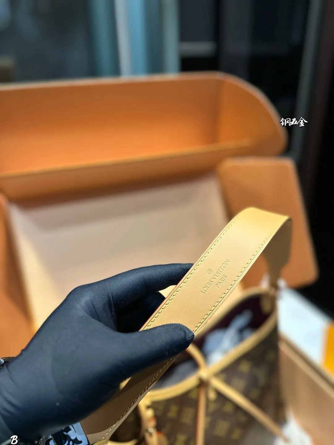 ❤️p275（折叠飞机礼盒）❤️ LV carryall老花购物袋届也有了新伙伴。Carryall=可以装下你的日常必备物品啦!单肩、腋下、手拎、斜挎，小子包还可以改造哦~和neverfull一样，一得俩!30cm