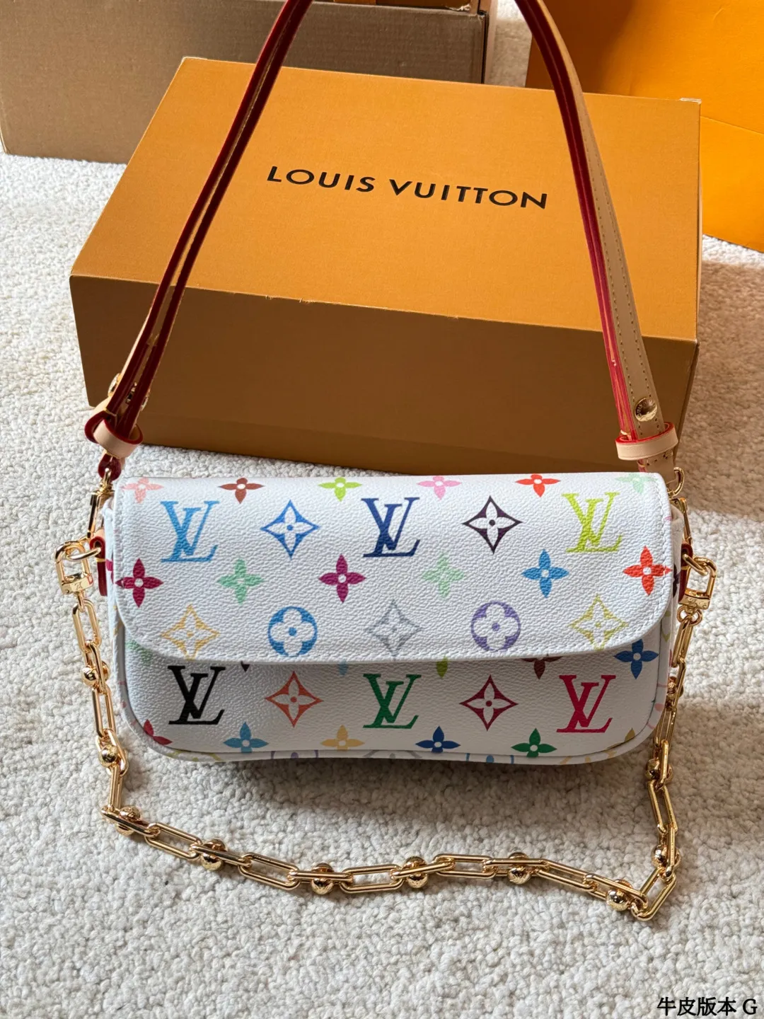 牛皮版本 p200 2025新款 LV/路易威登 WALLET ON CHAIN IVY腋下包 ~~LV ivy链条包 也是这两年的大爆款 两根肩带 包里面有做分层就很实用 尺寸22 13cm