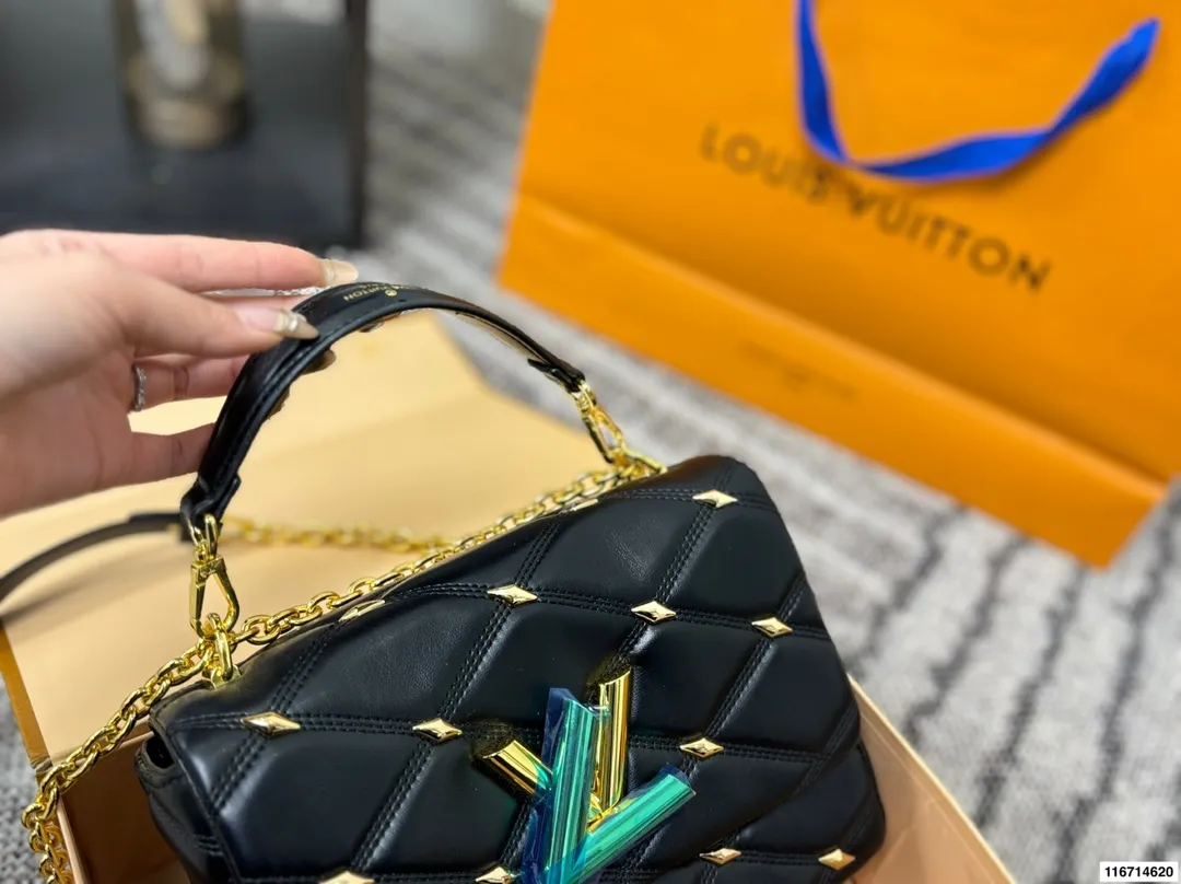 p180 折叠盒 原版五金带logo LV Twist新款包包 复古优雅 永远的经典 正式休闲皆可 日常通勤无压力 尺寸:24.17