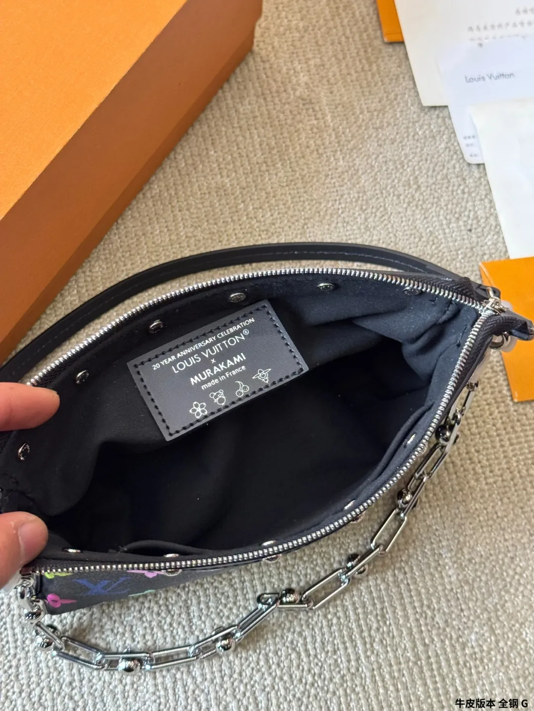 牛皮版本 全钢 p200 LV村上隆联名款麻将包 2025早春走秀款 枕头包 LV/路易威登 新款经典枕头包单肩斜挎女包 尺寸20 13cm 折叠盒包装