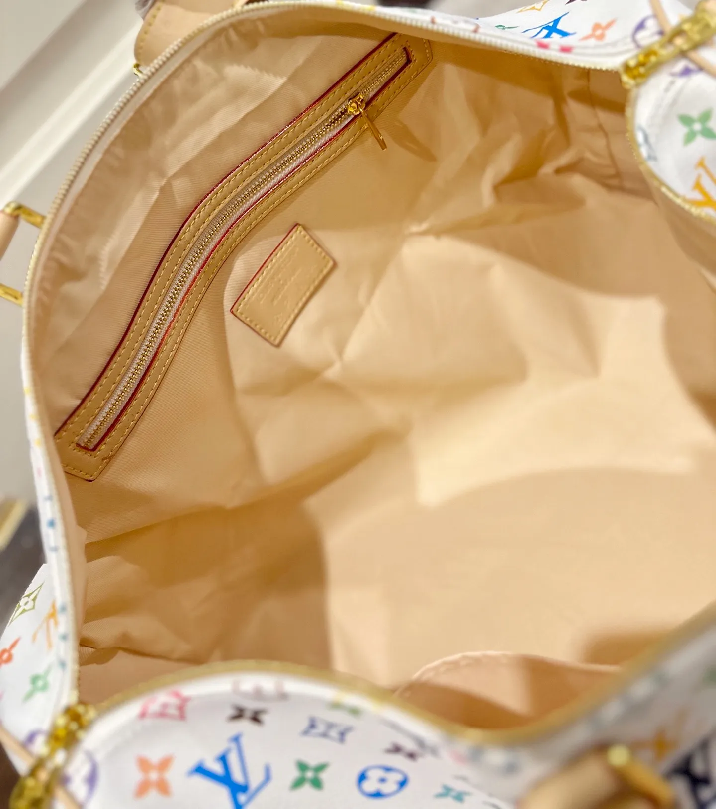 p220 尺寸 45cm 超酷中LV Keepall老花旅行袋 LVKeepall 出差旅行最常用的一只包 这是超酷的一只包 可以做健身包，也可做旅行袋 容量超级感人非常的实用! 出差三四天背这只包，衣服和洗漱用品完全足够!最主要是凹造型最棒了~ 马上爱豆出街的赶脚 路易威登Louis Vuitton 9VintageMusevie 中古店Iv keepall 老花手提包包