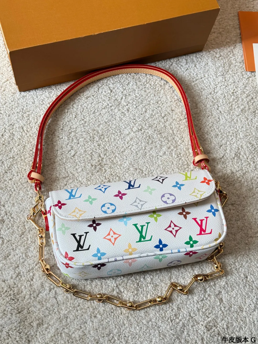 牛皮版本 p200 2025新款 LV/路易威登 WALLET ON CHAIN IVY腋下包 ～～LV ivy链条包 也是这两年的大爆款 两根肩带 包里面有做分层就很实用 尺寸22 13cm