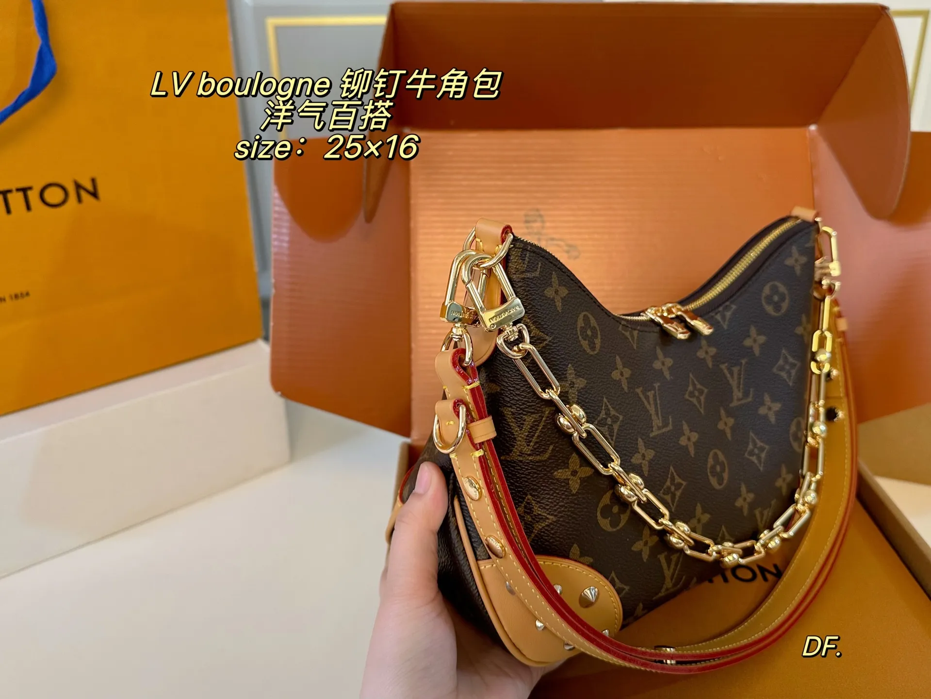 P190（折叠盒飞机盒） size:25&times;16 LV路易威登boulogne铆钉中古牛角包💕 经典老花配色，款式百搭！ 包身轻，不显臃肿 两款肩带，背法多样～ 超级好搭配，实用性美貌兼具✅