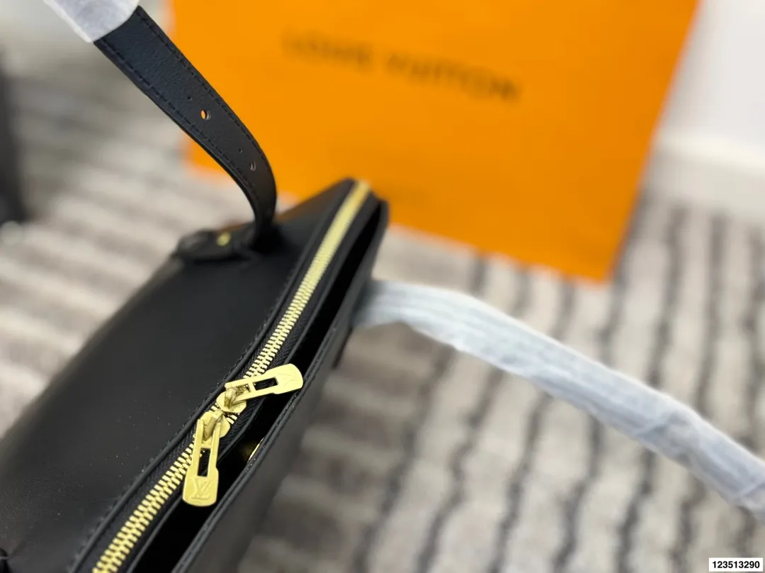 p140 无盒 LV 新款购物袋系列Low Key Hobo手袋中古系列锁头托特tote 可调节肩带点缀经典铭纹挂锁 尺寸43.26