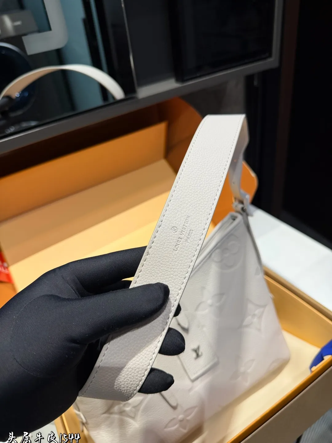 ❤️p305(礼盒包装)❤️ L家 大象灰/carryall配置有子母袋和宽肩带|新色沙丘色!高级⚠️细节细节….完美✔️搜索🔍Lv carry 购物袋size: 29*22cm(小)