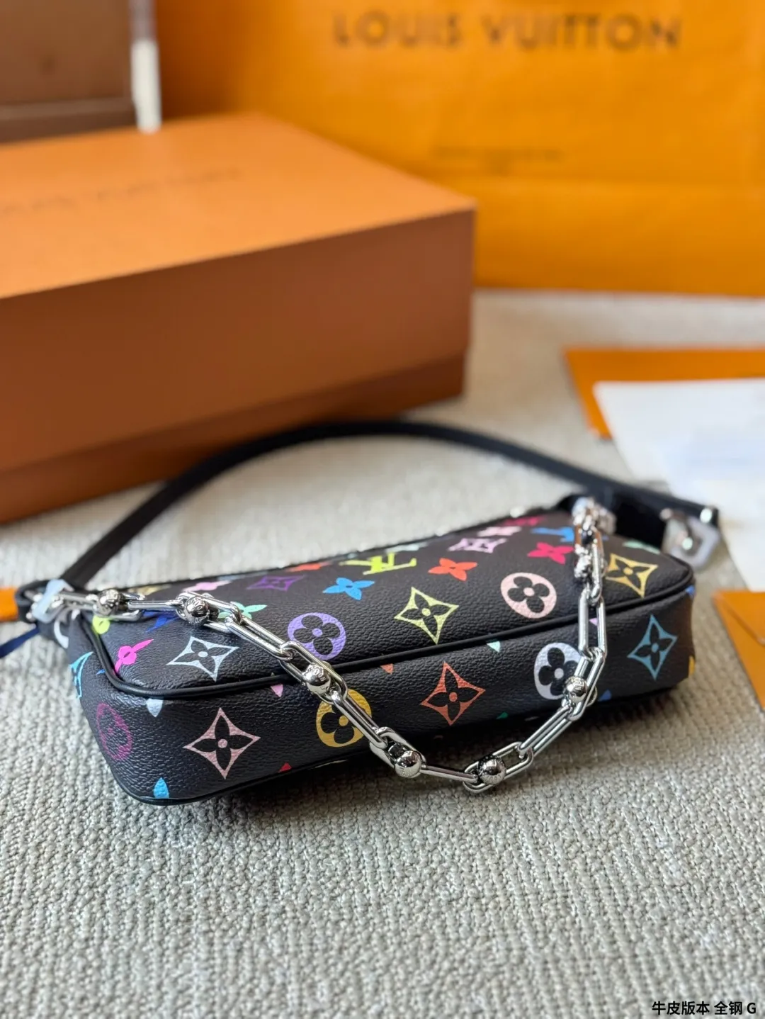 牛皮版本 全钢 p200 LV村上隆联名款麻将包 2025早春走秀款 枕头包 LV/路易威登 新款经典枕头包单肩斜挎女包 尺寸20 13cm 折叠盒包装
