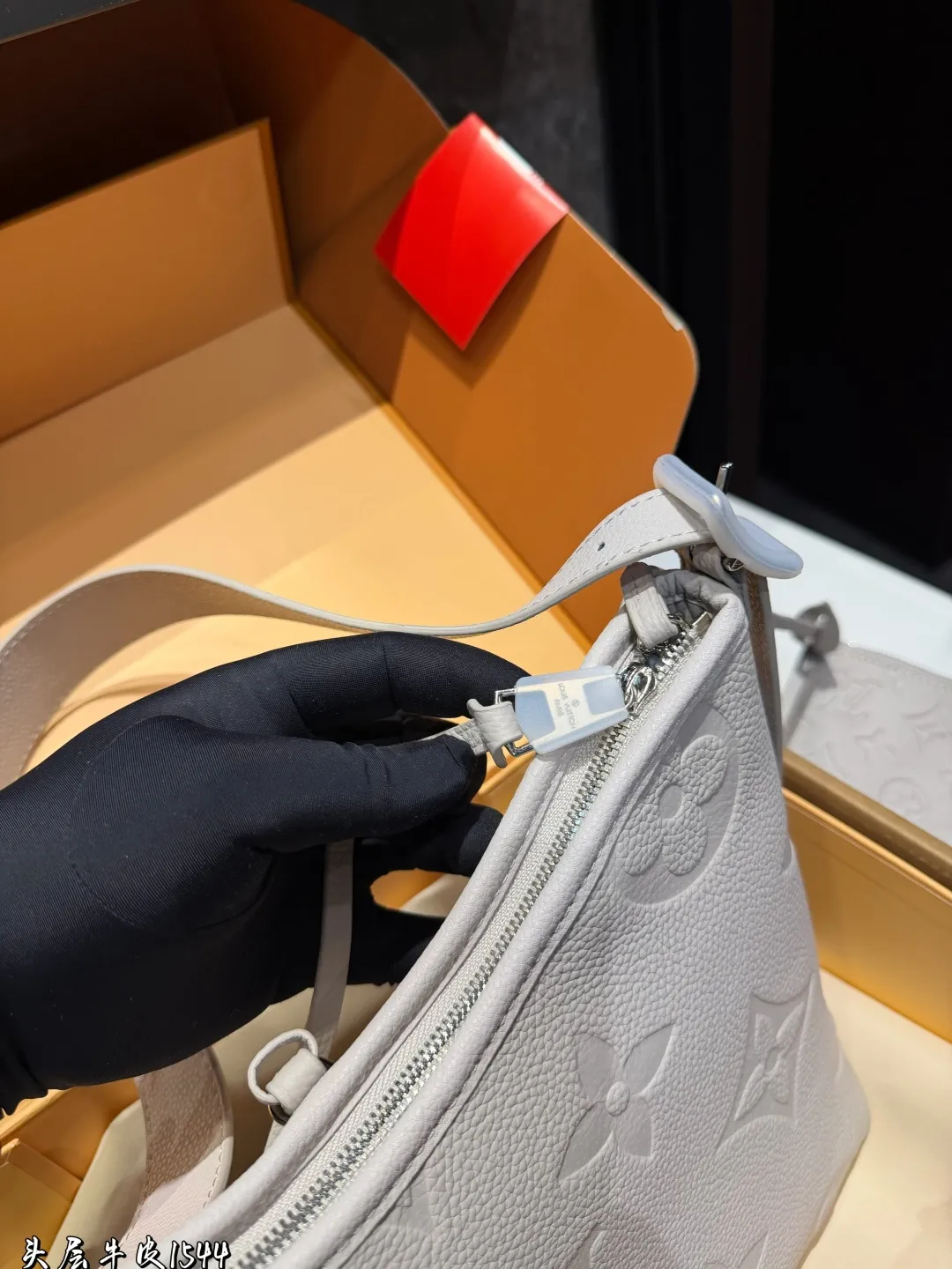 ❤️p305(礼盒包装)❤️ L家 大象灰/carryall配置有子母袋和宽肩带|新色沙丘色!高级⚠️细节细节….完美✔️搜索🔍Lv carry 购物袋size: 29*22cm(小)