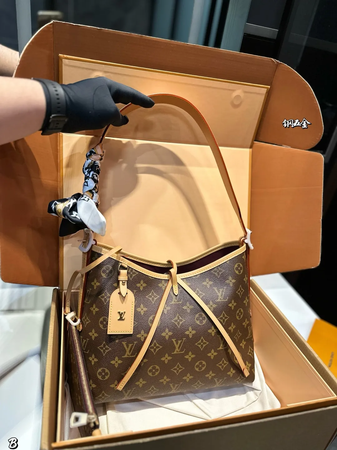 ❤️p275(折叠飞机礼盒)❤️ LV carryall老花购物袋届也有了新伙伴。Carryall=可以装下你的日常必备物品啦!单肩、腋下、手拎、斜挎,小子包还可以改造哦~和neverfull一样,一得俩!30cm