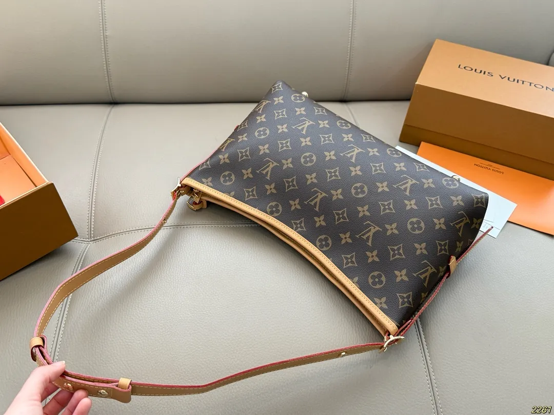 ¥175折叠盒 lv横版carryall好像也挺可爱 Carryall算得上是L家的当家花旦之一了, “简洁实用