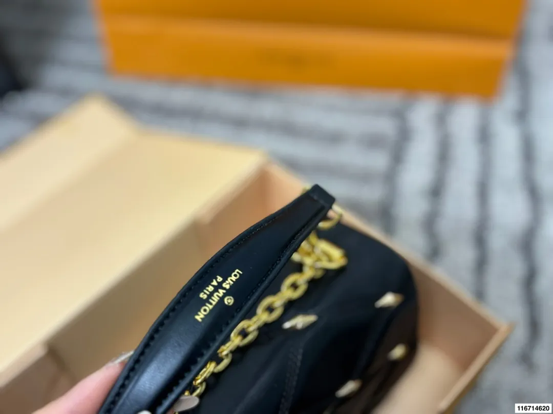 p180 折叠盒 原版五金带logo LV Twist新款包包 复古优雅 永远的经典 正式休闲皆可 日常通勤无压力 尺寸：24.17
