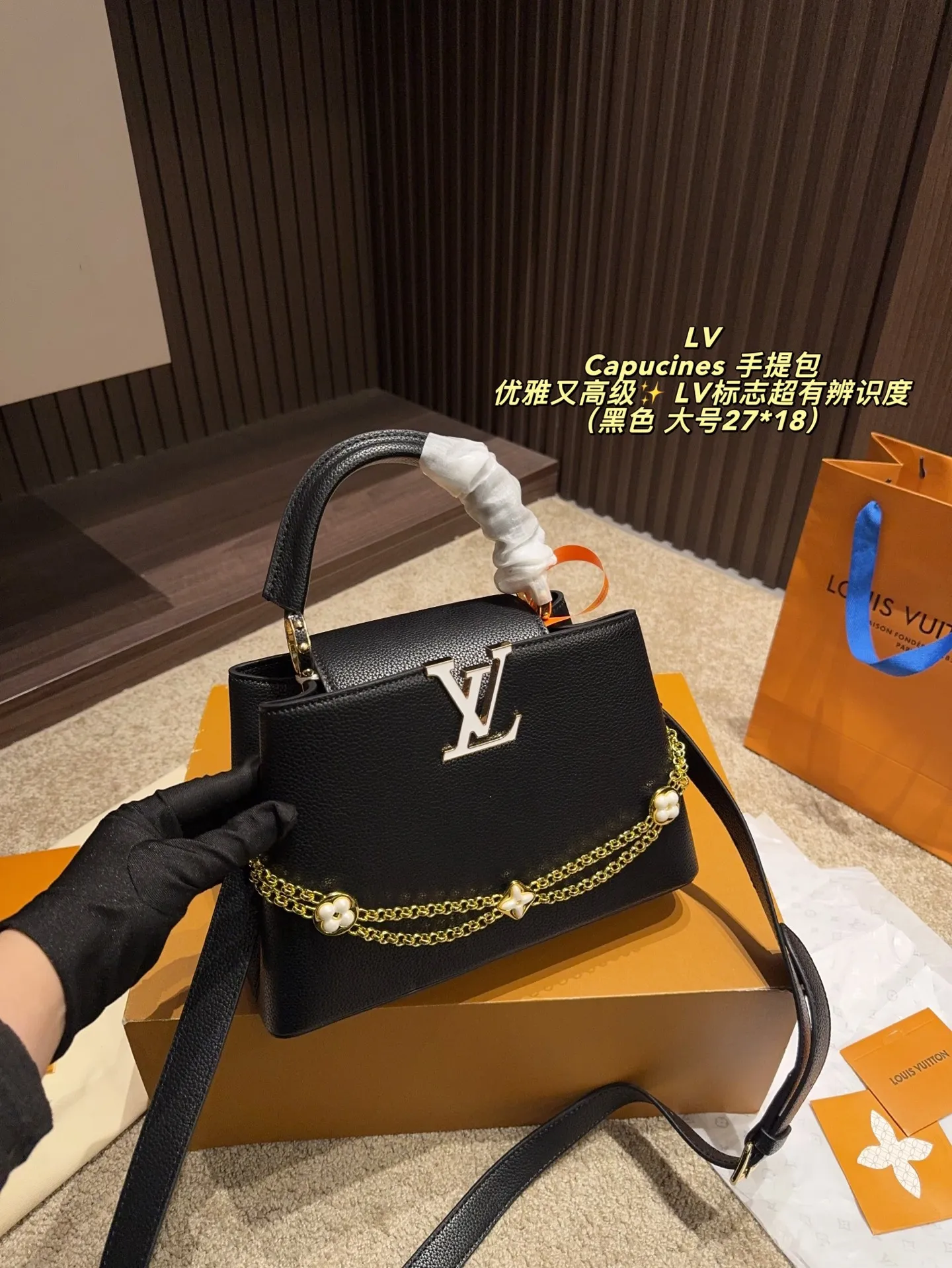 P185配折叠盒⚠️尺寸27*18 P175配折叠盒⚠️尺寸20*14 LV Capucines 手提包 优雅又高级✨ LV标志超有辨识度，手提or斜挎都OK，配可拆卸肩带，日常通勤、晚宴都能轻松驾驭。尺寸适中，收纳力满分，实用又时髦！沉稳大气，细节精致，秋冬搭配深色系服饰超加分，是LV经典系列代表款之一