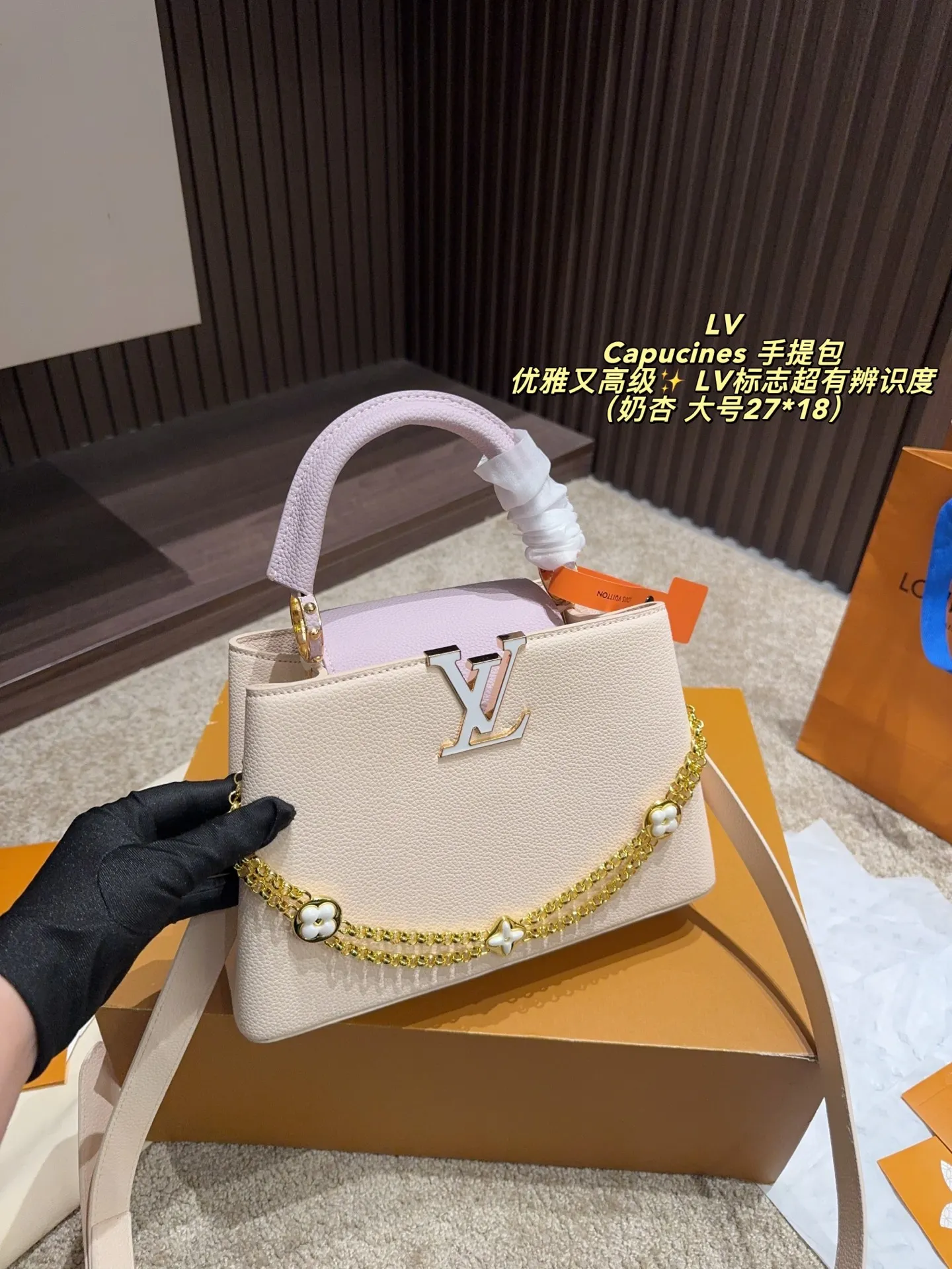 P185配折叠盒⚠️尺寸27*18 P175配折叠盒⚠️尺寸20*14 LV Capucines 手提包 优雅又高级✨ LV标志超有辨识度，手提or斜挎都OK，配可拆卸肩带，日常通勤、晚宴都能轻松驾驭。尺寸适中，收纳力满分，实用又时髦！沉稳大气，细节精致，秋冬搭配深色系服饰超加分，是LV经典系列代表款之一