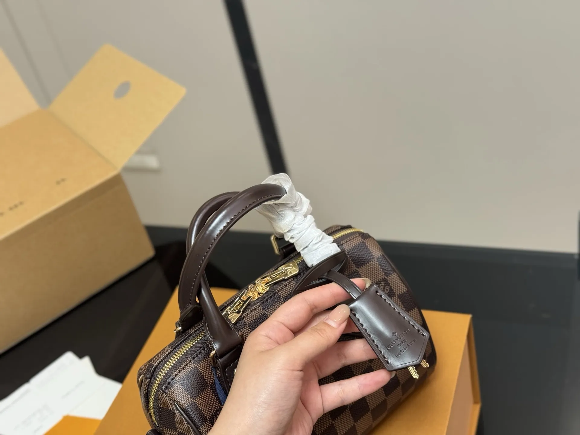 &yen;195 配折叠盒飞机盒 size：21.15cm LV SPEEDY20 新款枕头包 搜索🔍 Lv 枕头包