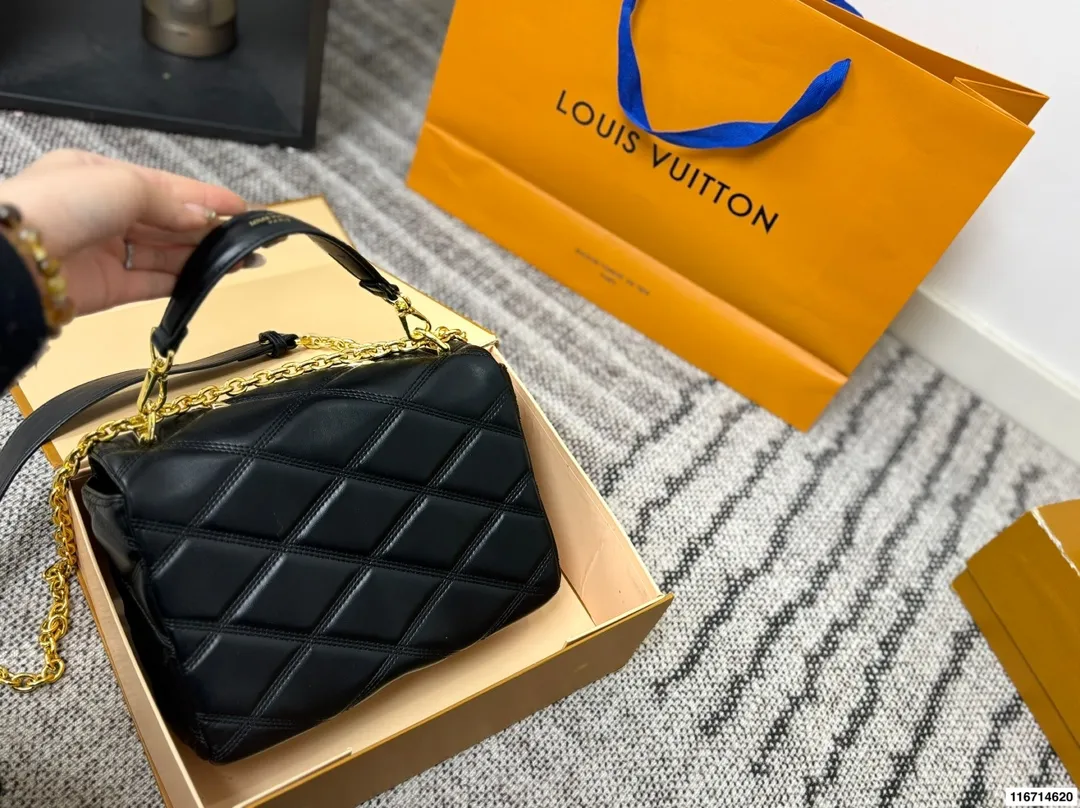 p180 折叠盒 原版五金带logo LV Twist新款包包 复古优雅 永远的经典 正式休闲皆可 日常通勤无压力 尺寸:24.17