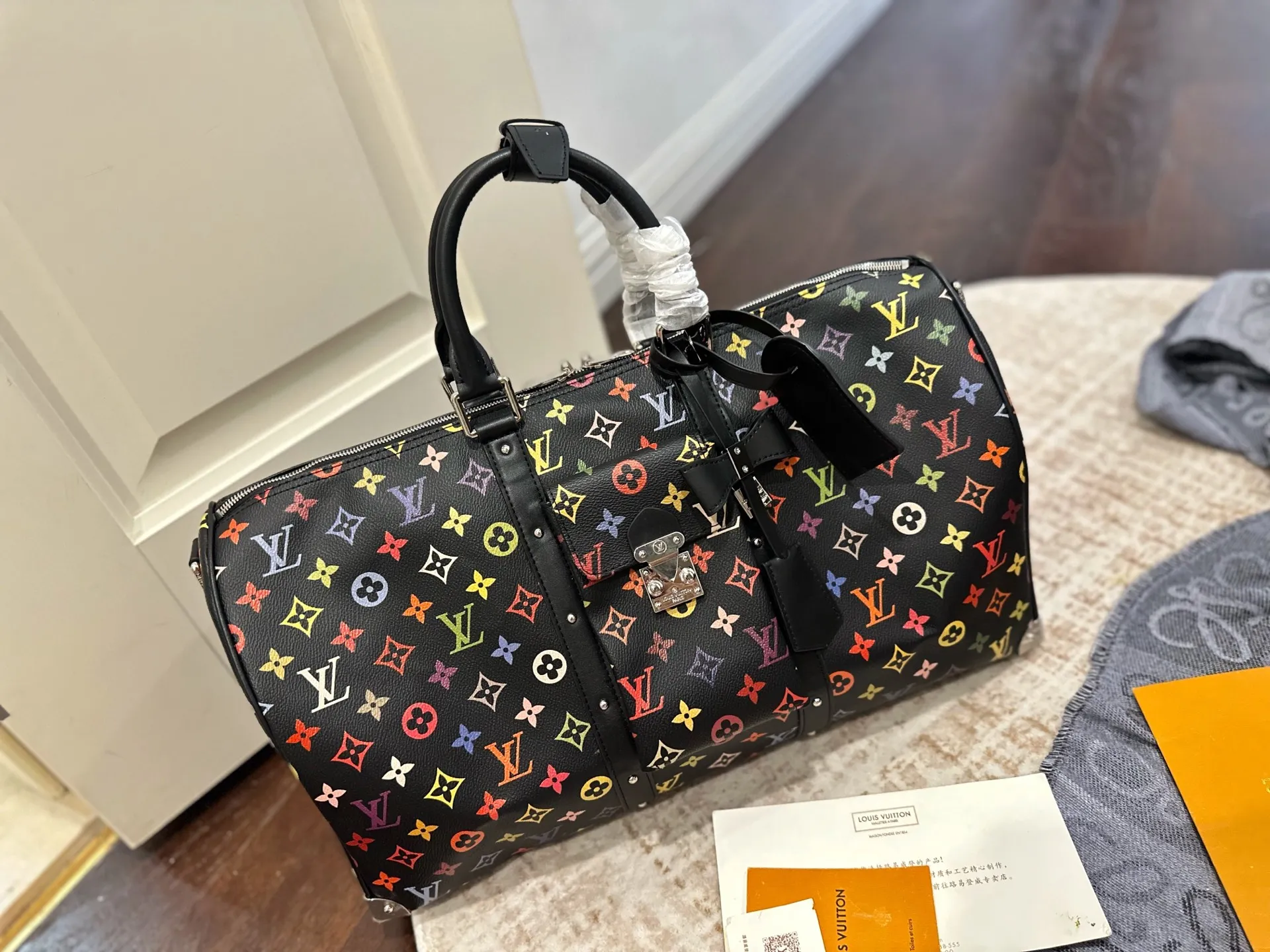 p220 尺寸 45cm 超酷中LV Keepall老花旅行袋 LVKeepall 出差旅行最常用的一只包 这是超酷的一只包 可以做健身包，也可做旅行袋 容量超级感人非常的实用! 出差三四天背这只包，衣服和洗漱用品完全足够!最主要是凹造型最棒了~ 马上爱豆出街的赶脚 路易威登Louis Vuitton 9VintageMusevie 中古店Iv keepall 老花手提包包