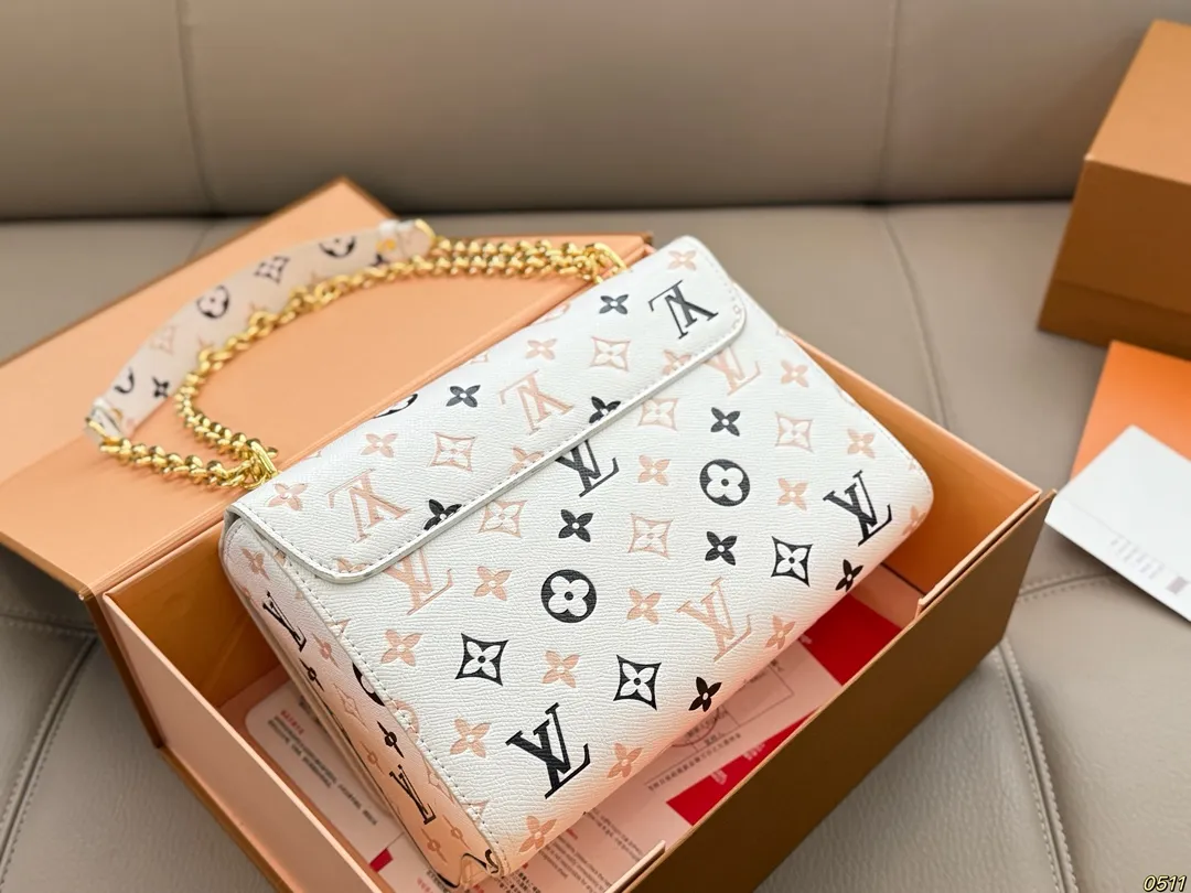 ¥145折叠盒 原版五金带logo LVTwist新款包包 复古优雅 永远的经典 正式休闲皆可 日常通勤无压力 尺寸:23 16