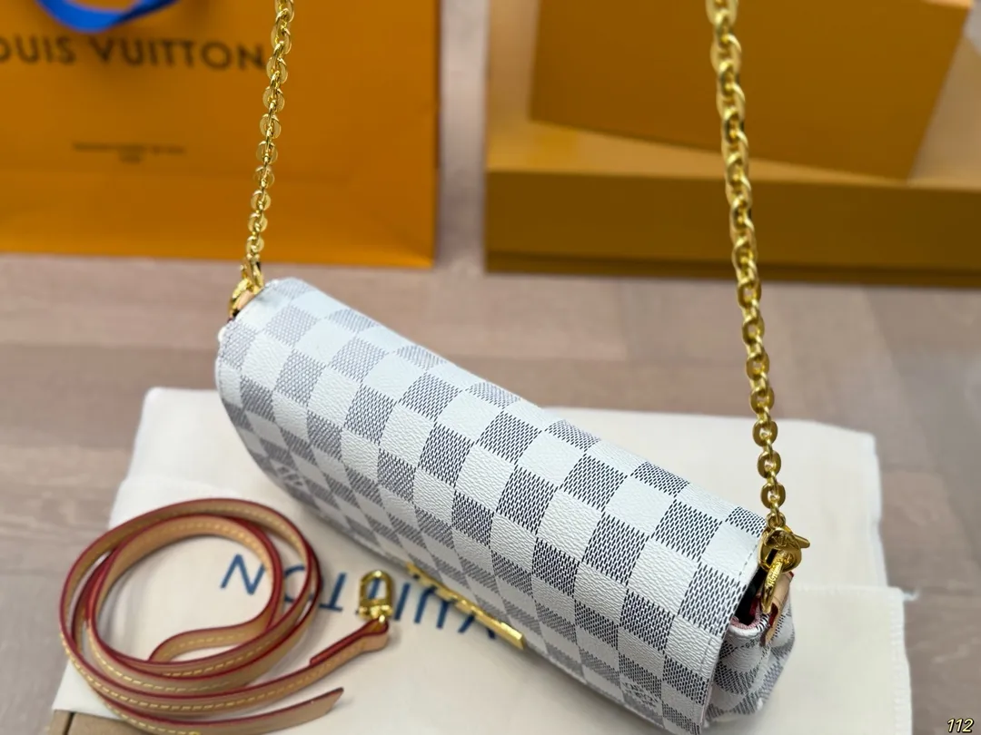原版复刻¥140飞机盒 LV小号晚宴包 变频芯片 路易威登lv腋下包 搭配2条肩带可斜挎🛍 全新搭配 高端品质 原版面料 超级大牌的一款 上身特别洋气 喜欢的美妞抓紧自留啦 尺寸:小号21 11