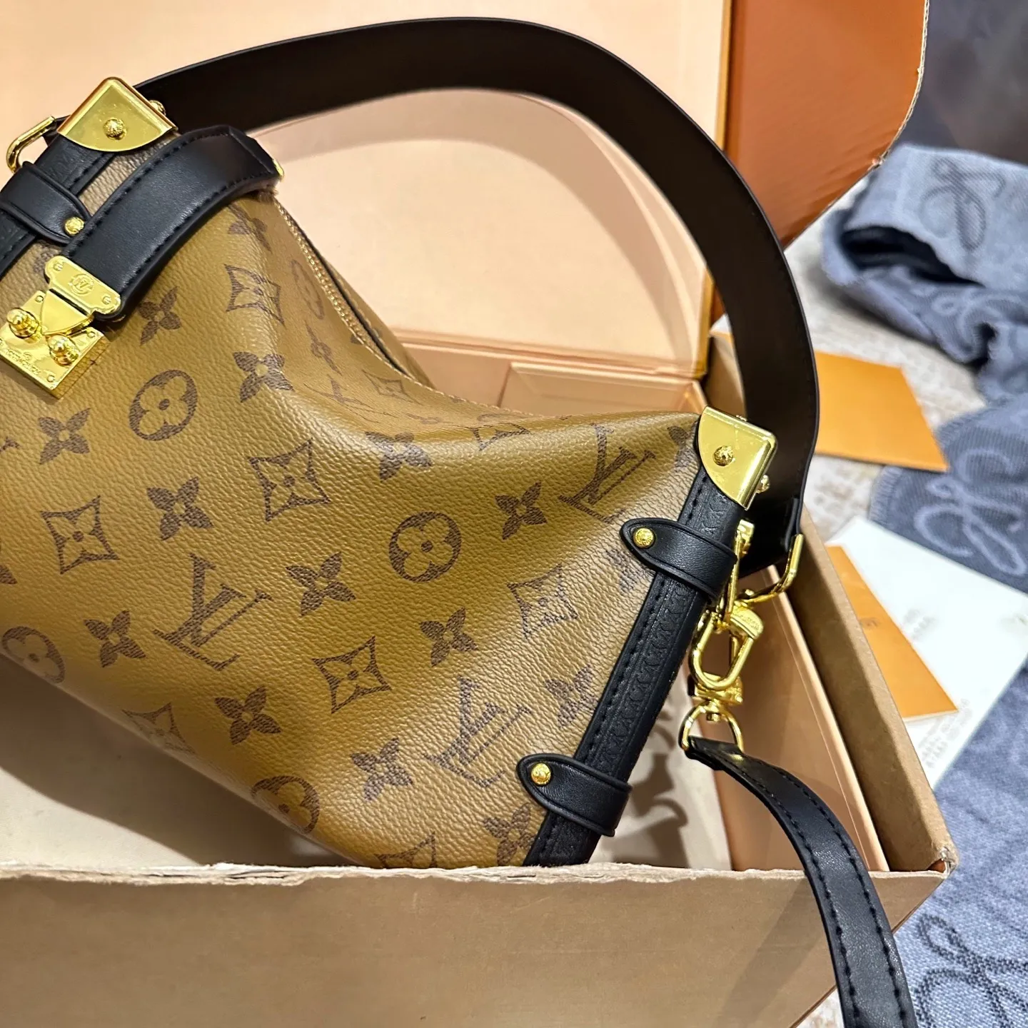 p200 官网双盒包装 size:23*16cm L家 25ss Ski系列盒子包王炸新款包 谷爱凌同款哦! 超级洋气 upupup Sidetrunk真的出一個愛一個