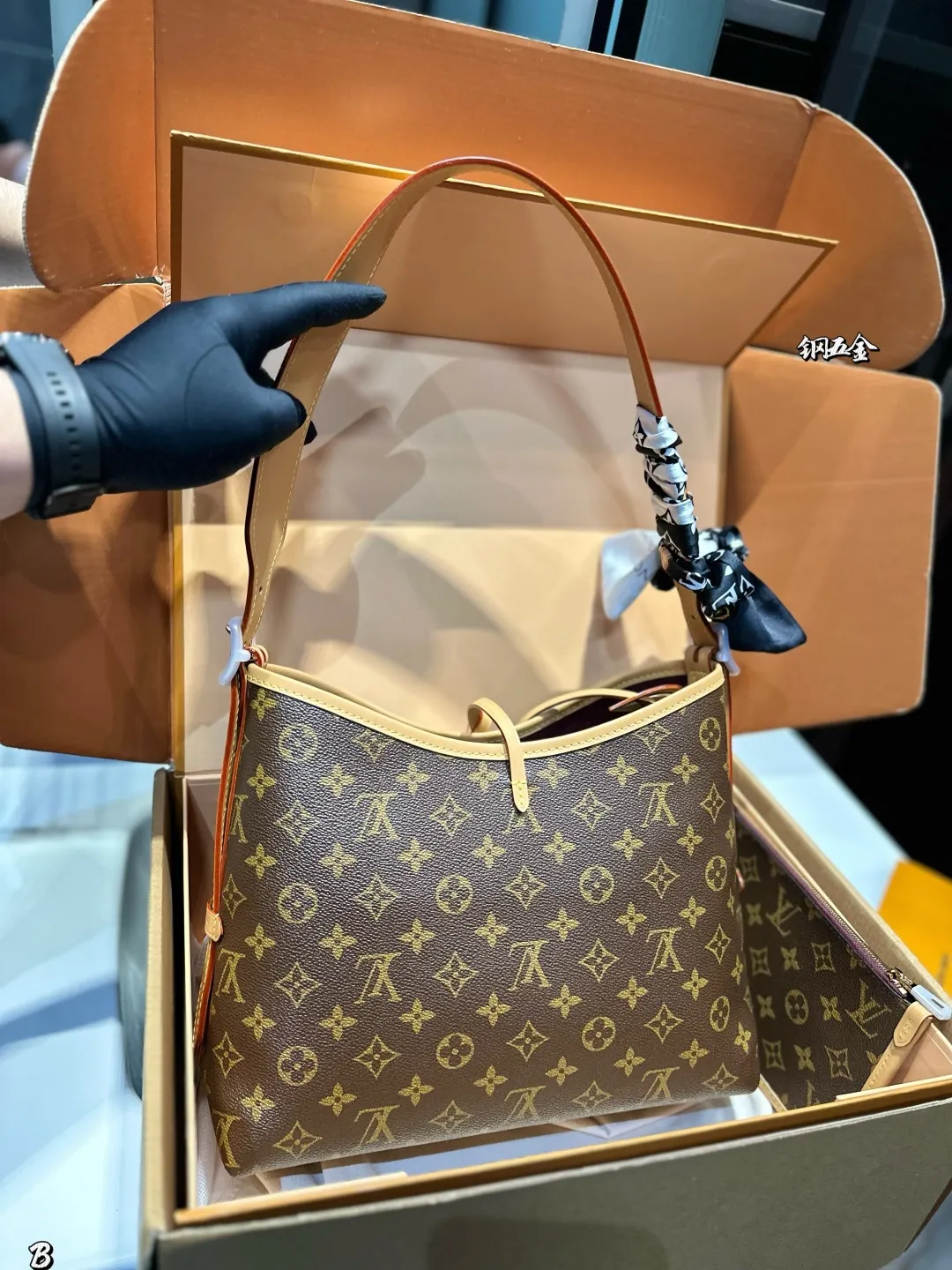 ❤️p275(折叠飞机礼盒)❤️ LV carryall老花购物袋届也有了新伙伴。Carryall=可以装下你的日常必备物品啦!单肩、腋下、手拎、斜挎,小子包还可以改造哦~和neverfull一样,一得俩!30cm