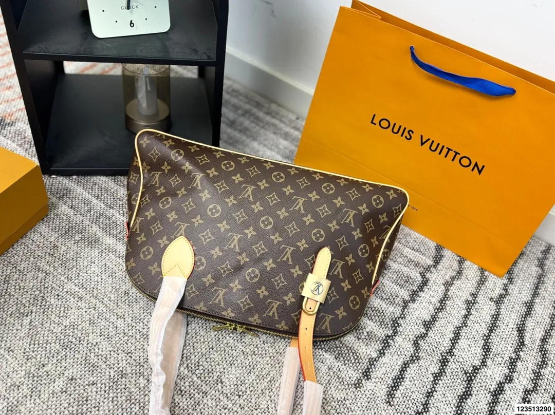 p140 无盒 LV 新款购物袋系列Low Key Hobo手袋中古系列锁头托特tote 可调节肩带点缀经典铭纹挂锁 尺寸43.26