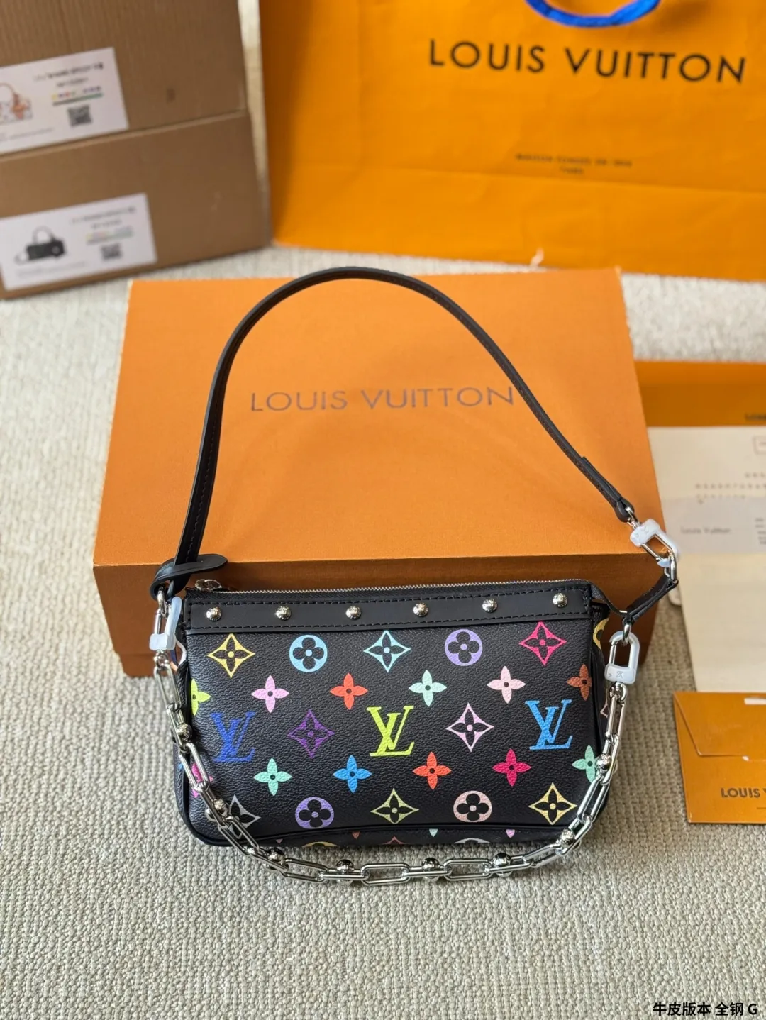 牛皮版本 全钢 p200 LV村上隆联名款麻将包 2025早春走秀款 枕头包 LV/路易威登 新款经典枕头包单肩斜挎女包 尺寸20 13cm 折叠盒包装