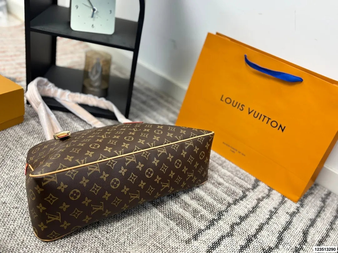 p140 无盒 LV 新款购物袋系列Low Key Hobo手袋中古系列锁头托特tote 可调节肩带点缀经典铭纹挂锁 尺寸43.26