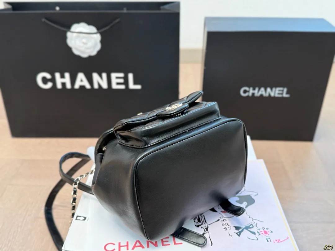 &yen;190全套飞机盒包装 香奈儿 Chanel双肩包 拿到手里才能感觉到它的魅力 经典百搭 优雅大气 时尚休闲 上身绝美 这份质感 小仙女们值得拥有 尺寸：17 18
