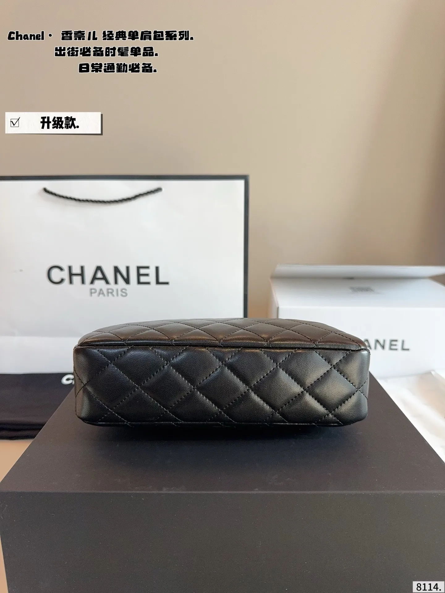 p160配礼盒🎁. 香奈儿 Chanel.腋下包. 时髦拿捏住啦 不显老气好好搭啊 而且貌美气质加成好高的呀～ 爱死了这份从容优雅尺寸：21*6*12cm