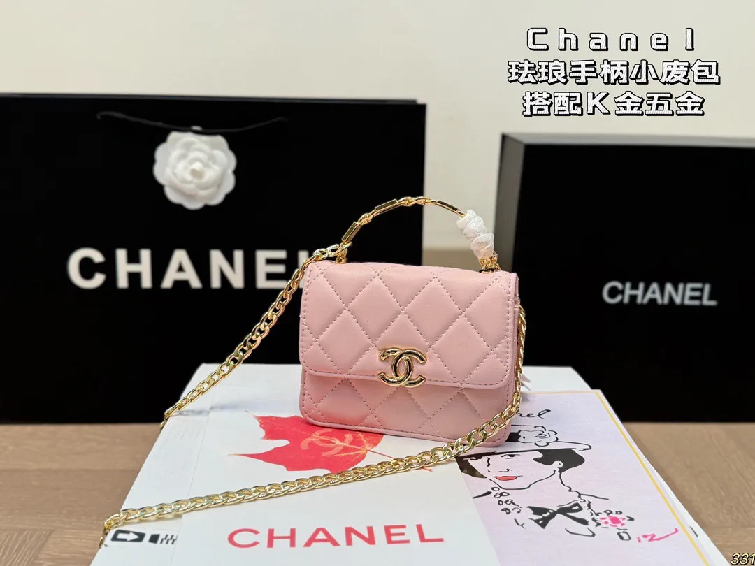 💰140 配盒 size:13*10cm 小香家 22s珐琅手柄小废包/零钱包/口红包 搭配K金五金 简直无法抗拒 coco珐琅镂空手柄能不爱吗