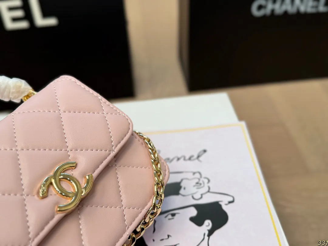 💰140 配盒 size：13*10cm 小香家 22s珐琅手柄小废包/零钱包/口红包 搭配K金五金 简直无法抗拒 coco珐琅镂空手柄能不爱吗