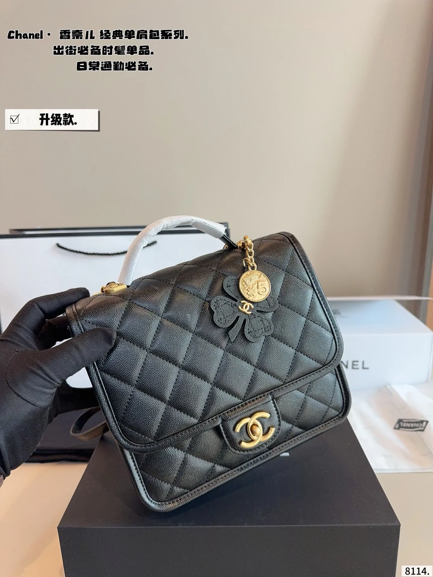 p205配礼盒🎁. 香奈儿CHANEL 新品四叶草双肩包 简直无法拒绝 超显气质 高级感十足 集美必入款 尺寸：22*6*20cm